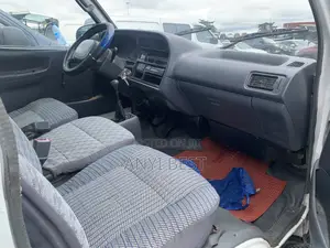 Toyota HiAce 2000 White