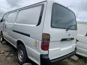 Toyota HiAce 2000 White