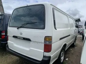 Toyota HiAce 2000 White