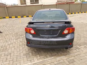 Toyota Corolla 2010 Gray