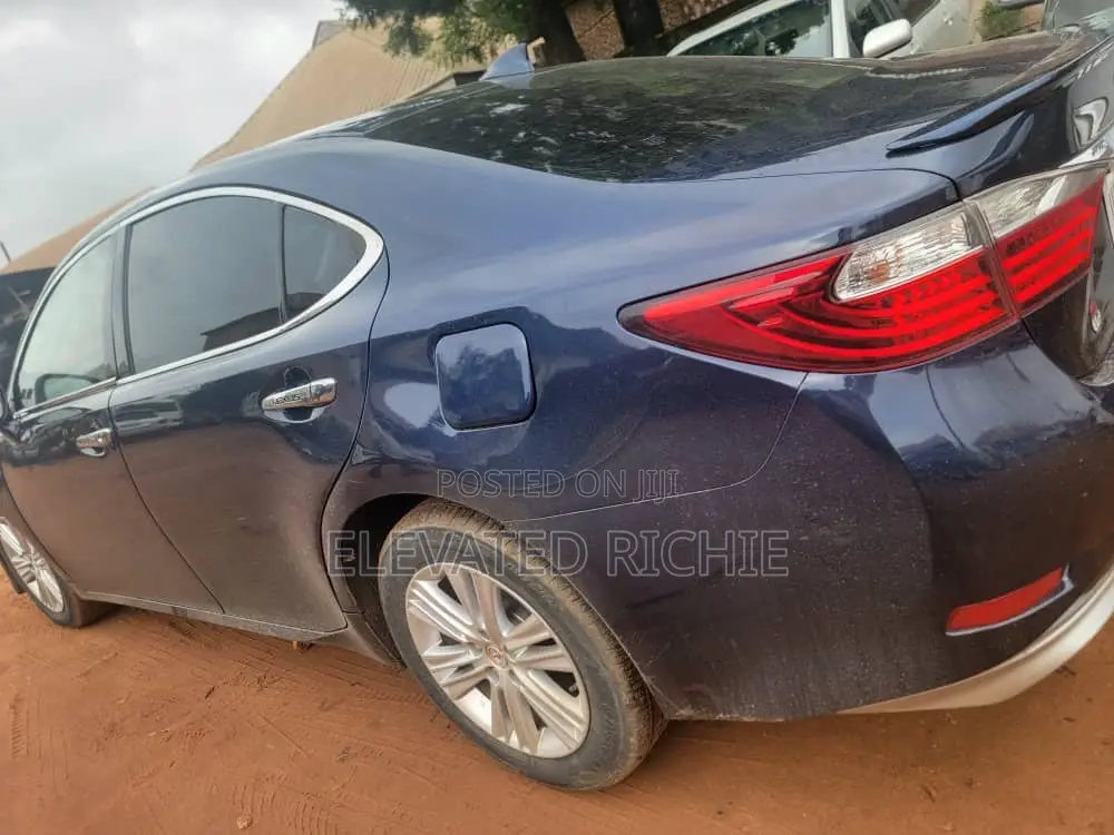 Lexus ES 2014 Blue