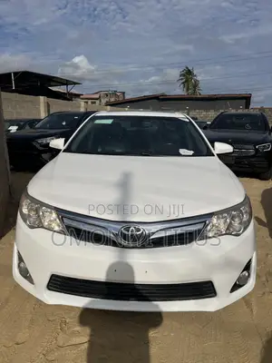 Toyota Camry XLE 4dr Sedan (3.5L 6cyl 6A) 2014 White