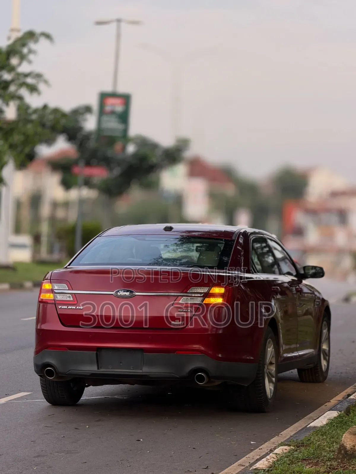 Ford Taurus 2012 Red