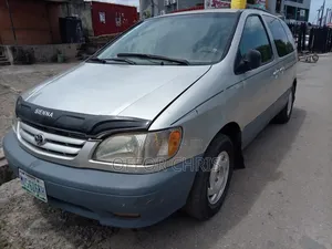 Toyota Sienna 2000 Silver