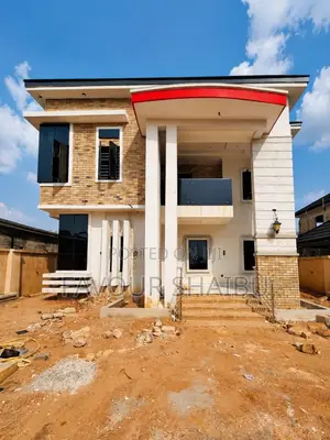 5bdrm Duplex in Benin City for sale