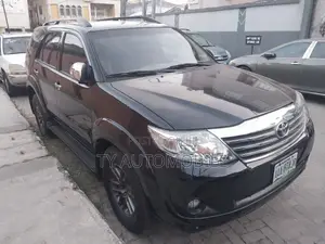 Toyota Fortuner 2012 Black