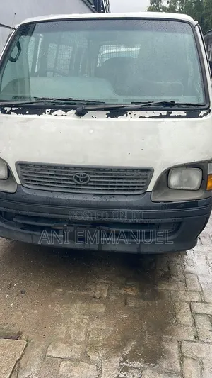 Toyota HiAce 2002 White
