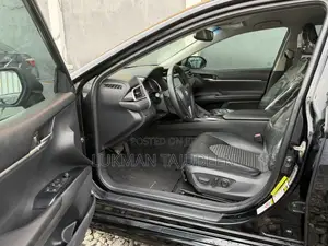 Toyota Camry SE FWD (2.5L 4cyl 8AM) 2018 Black