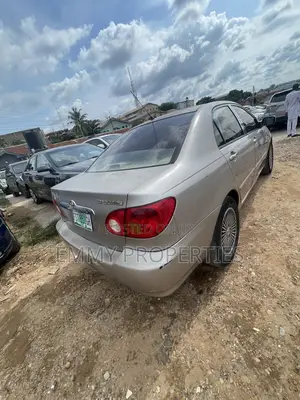 Toyota Corolla LE 2005 Gold