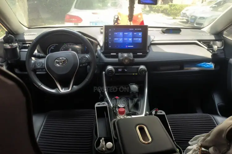 Toyota RAV4 2021 White