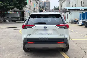 Toyota RAV4 2021 White