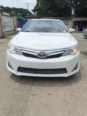Toyota Camry XLE 4dr Sedan (2.5L 4cyl 6A) 2013 White