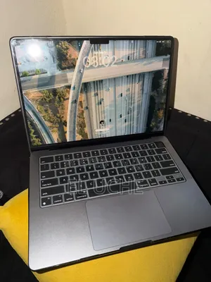 Laptop Apple MacBook Pro 2021 M1 16GB Apple M1 Pro SSD 512GB