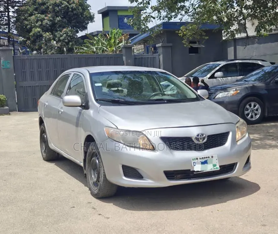 Toyota Corolla 2010 Silver