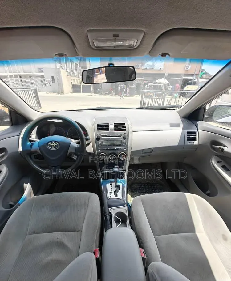 Toyota Corolla 2010 Silver