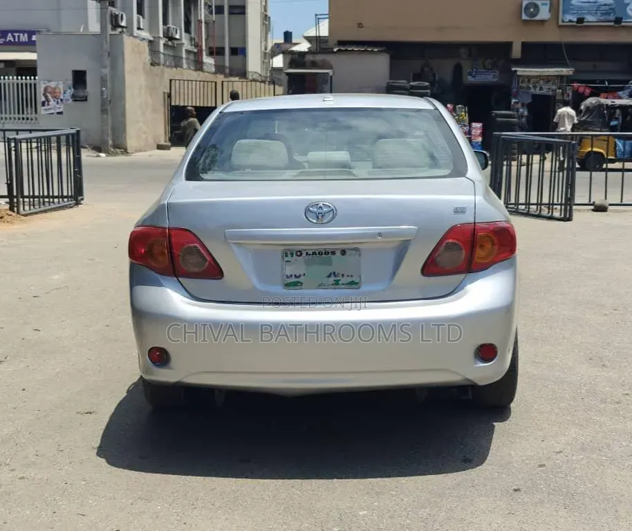 Toyota Corolla 2010 Silver