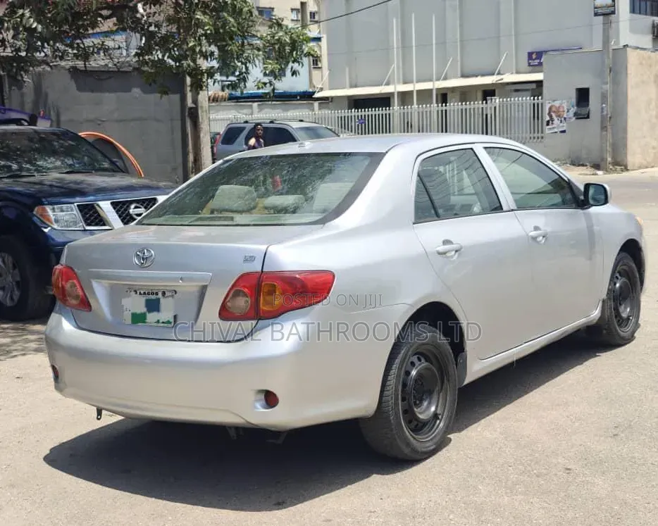 Toyota Corolla 2010 Silver
