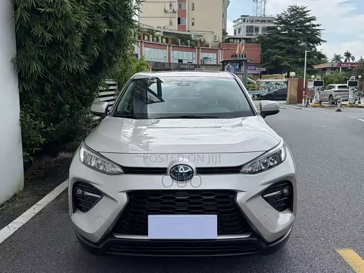 Toyota Frontlander 2022 Gray