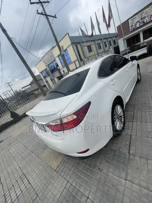 Lexus ES 2015 White