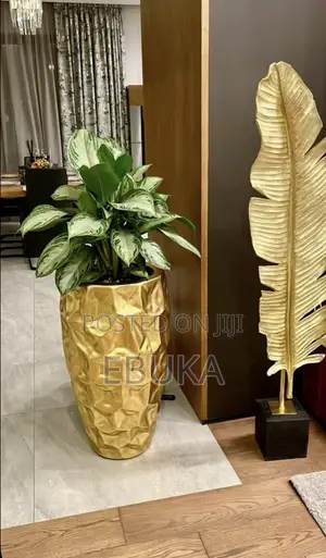 Stallion Fiberglass Planters