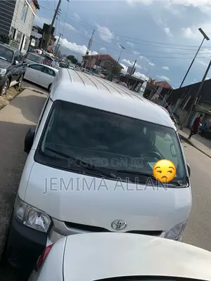 Toyota HiAce 2015 White