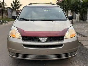 Toyota Sienna LE AWD (3.3L V6 5A) 2004 Gold