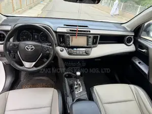 Toyota RAV4 Platinum FWD (2.5L 4cyl 6A) 2017 White