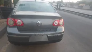 Volkswagen Passat 2.0 2007 Gray