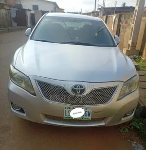 Toyota Camry LE 4dr Sedan (2.5L 4cyl 6AM) 2010 Silver