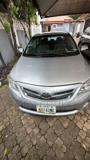 Toyota Corolla 2010 Silver