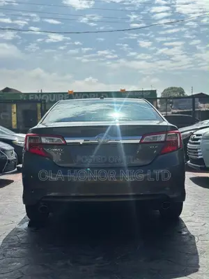 Toyota Camry XLE 4dr Sedan (3.5L 6cyl 6A) 2014 Gray