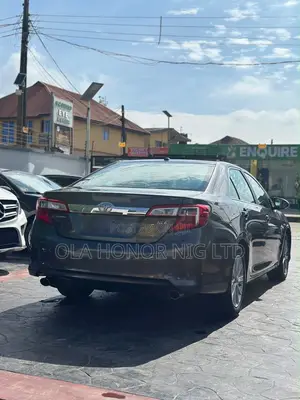 Toyota Camry XLE 4dr Sedan (3.5L 6cyl 6A) 2014 Gray
