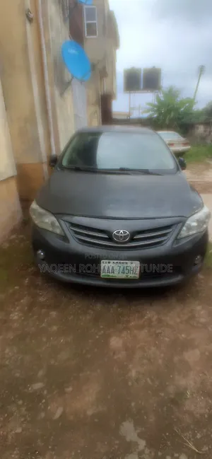 Toyota Corolla LE 4dr Sedan (1.8L 4cyl 4A) 2010 Gray