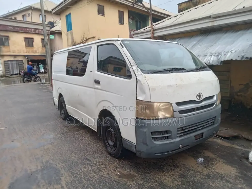 Toyota HiAce 2012 White