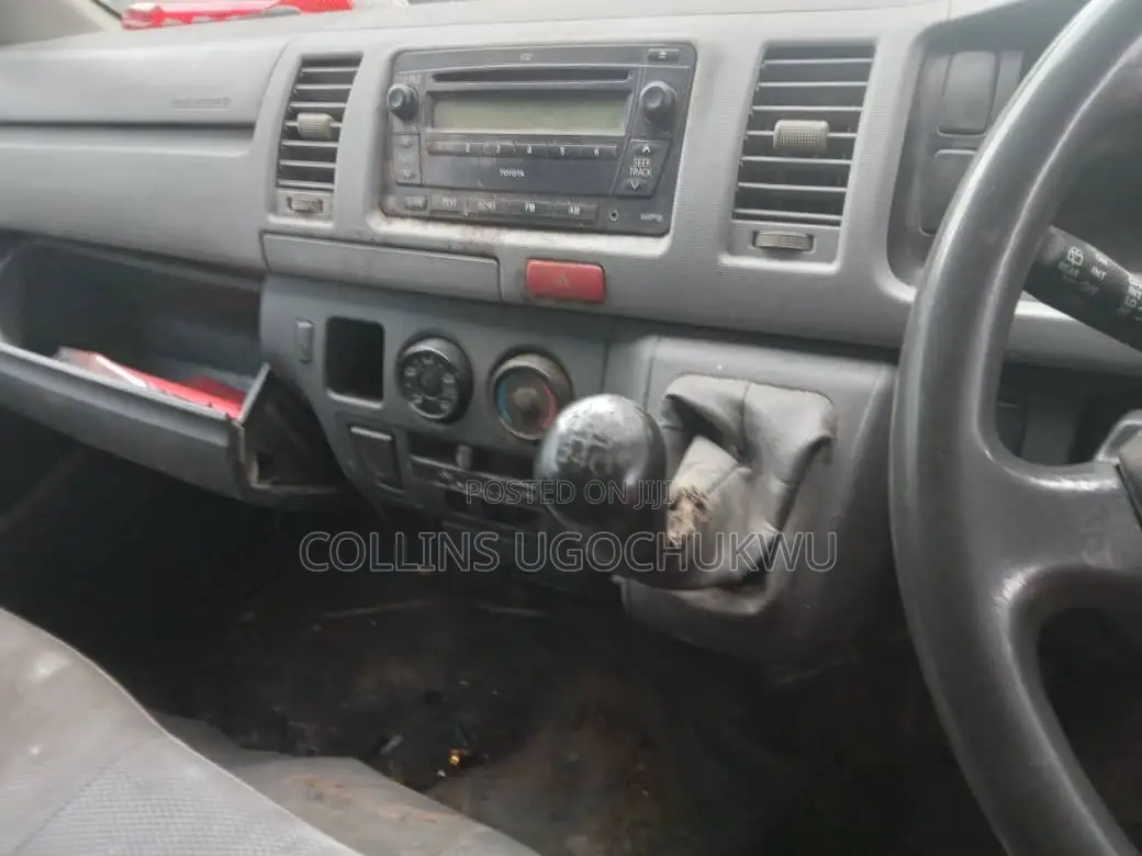 Toyota HiAce 2012 White