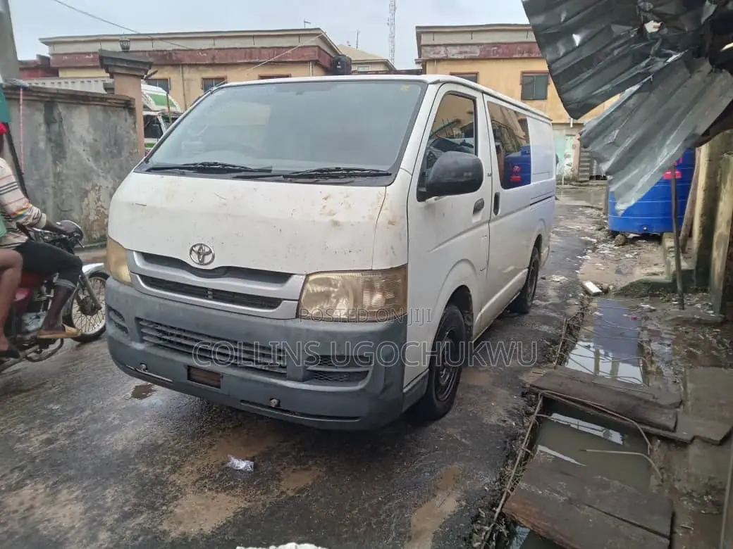 Toyota HiAce 2012 White