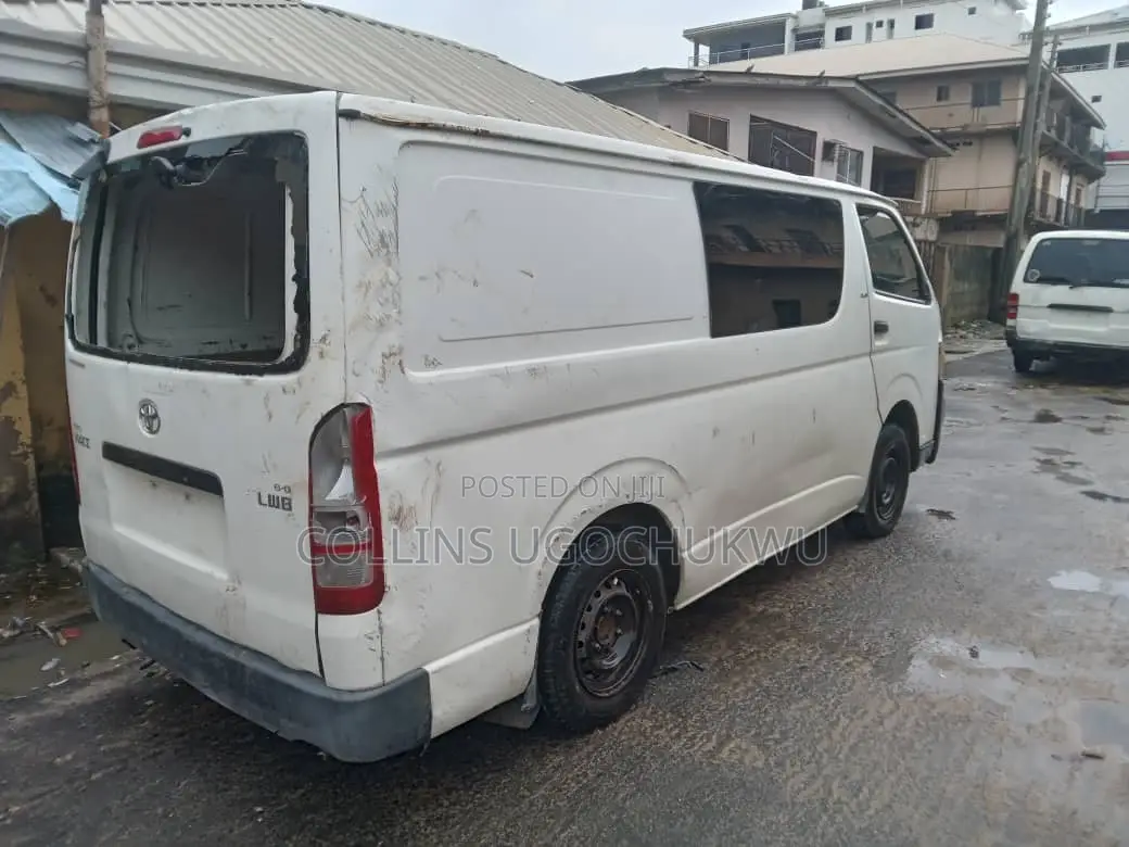 Toyota HiAce 2012 White