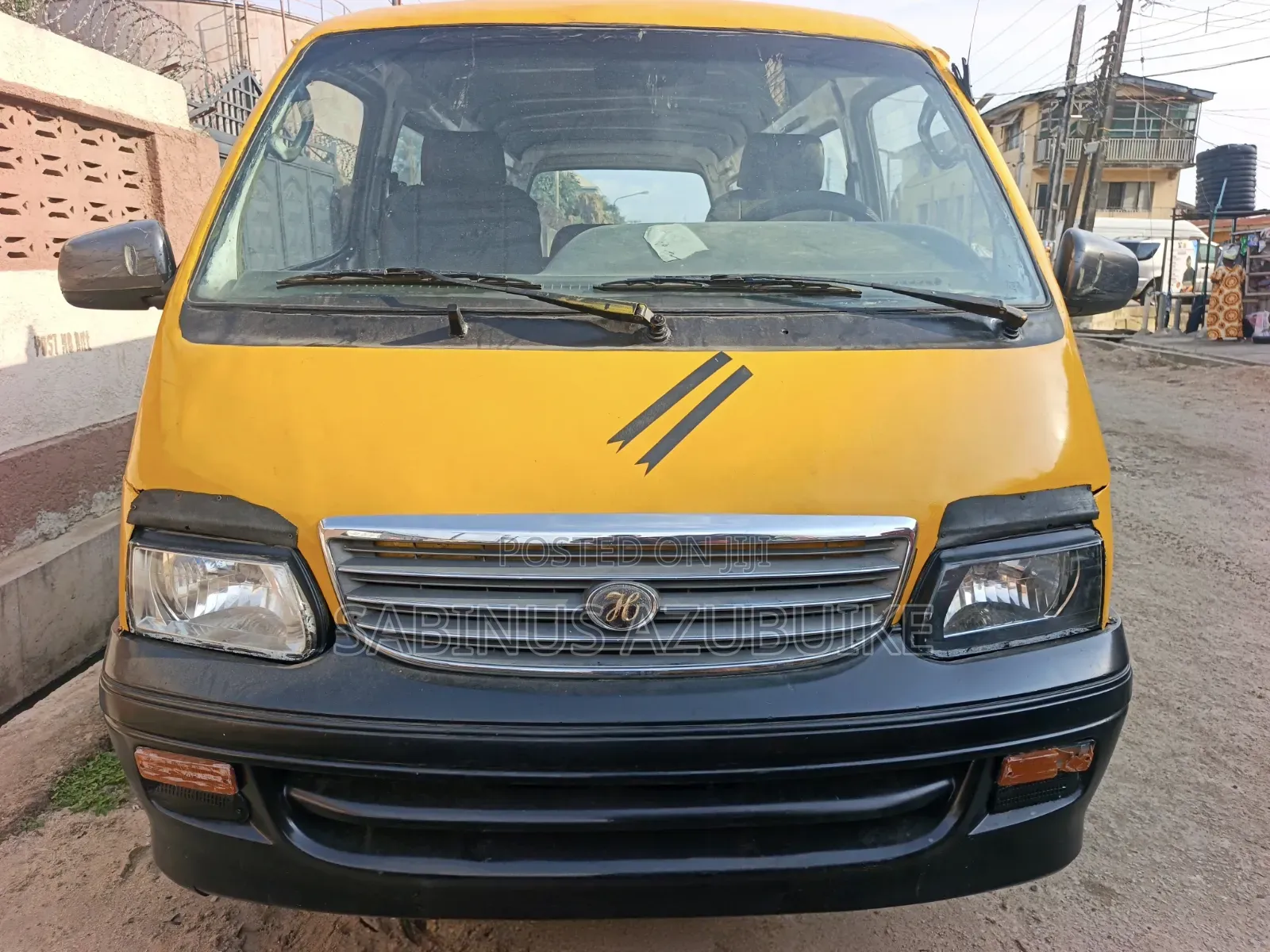 Toyota HiAce 2000 Yellow