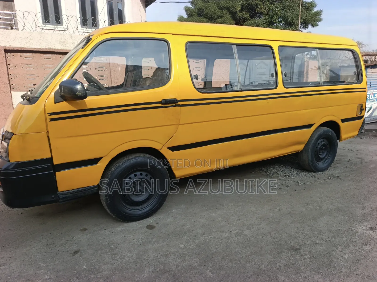 Toyota HiAce 2000 Yellow