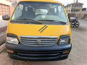 Toyota HiAce 2000 Yellow