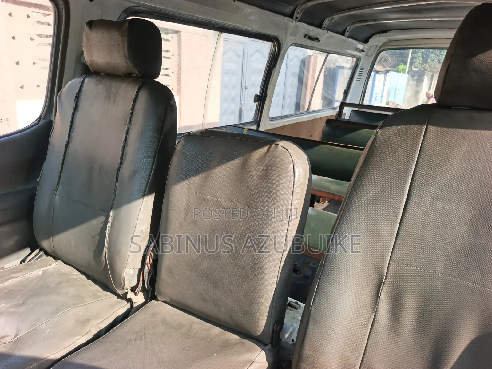 Toyota HiAce 2000 Yellow