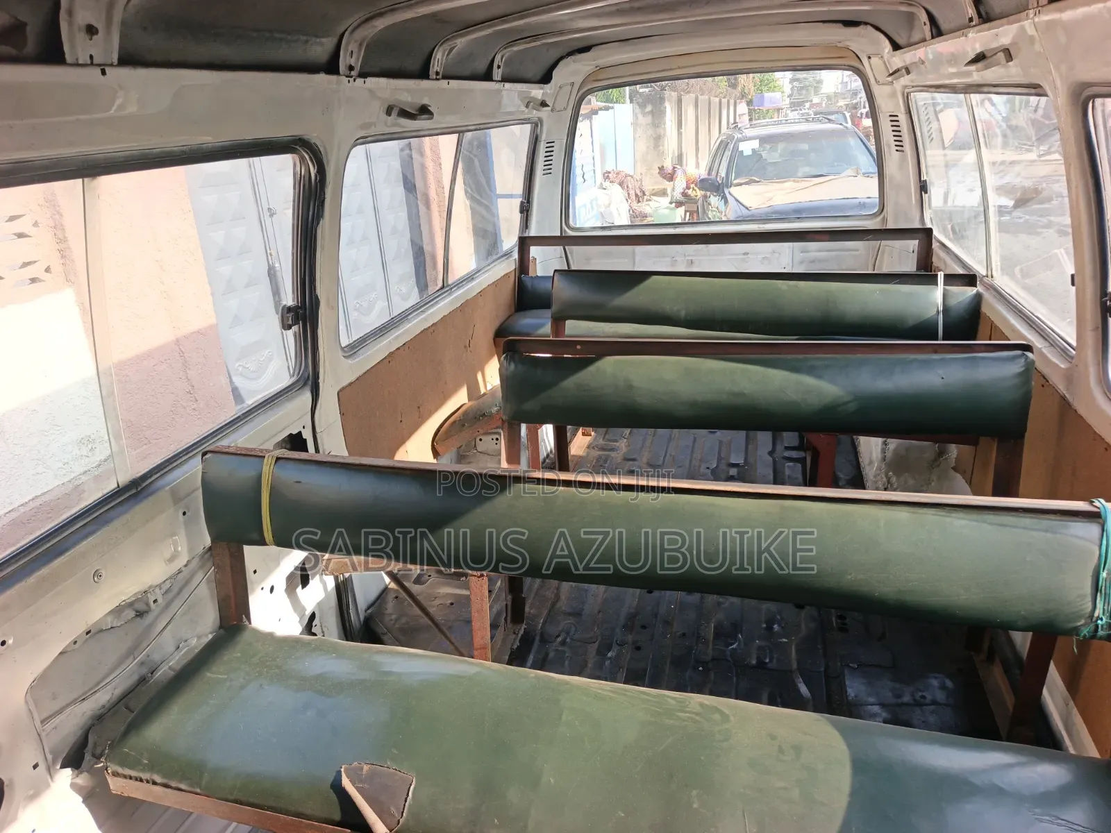 Toyota HiAce 2000 Yellow