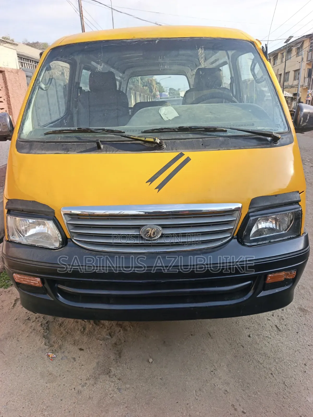 Toyota HiAce 2000 Yellow