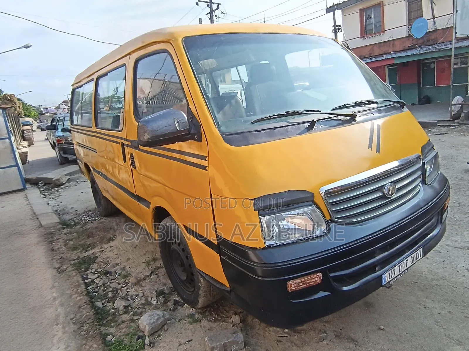 Toyota HiAce 2000 Yellow