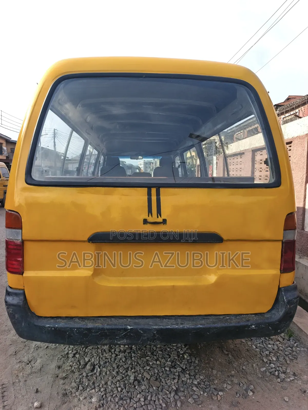 Toyota HiAce 2000 Yellow