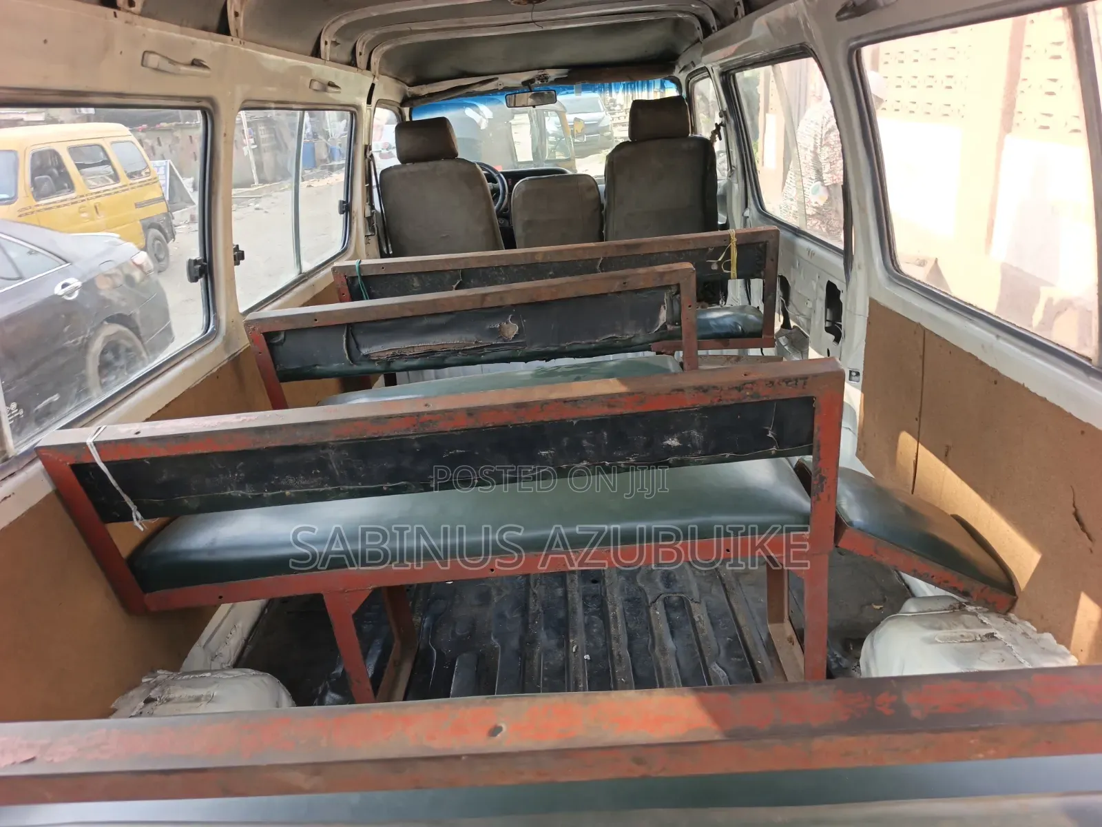 Toyota HiAce 2000 Yellow