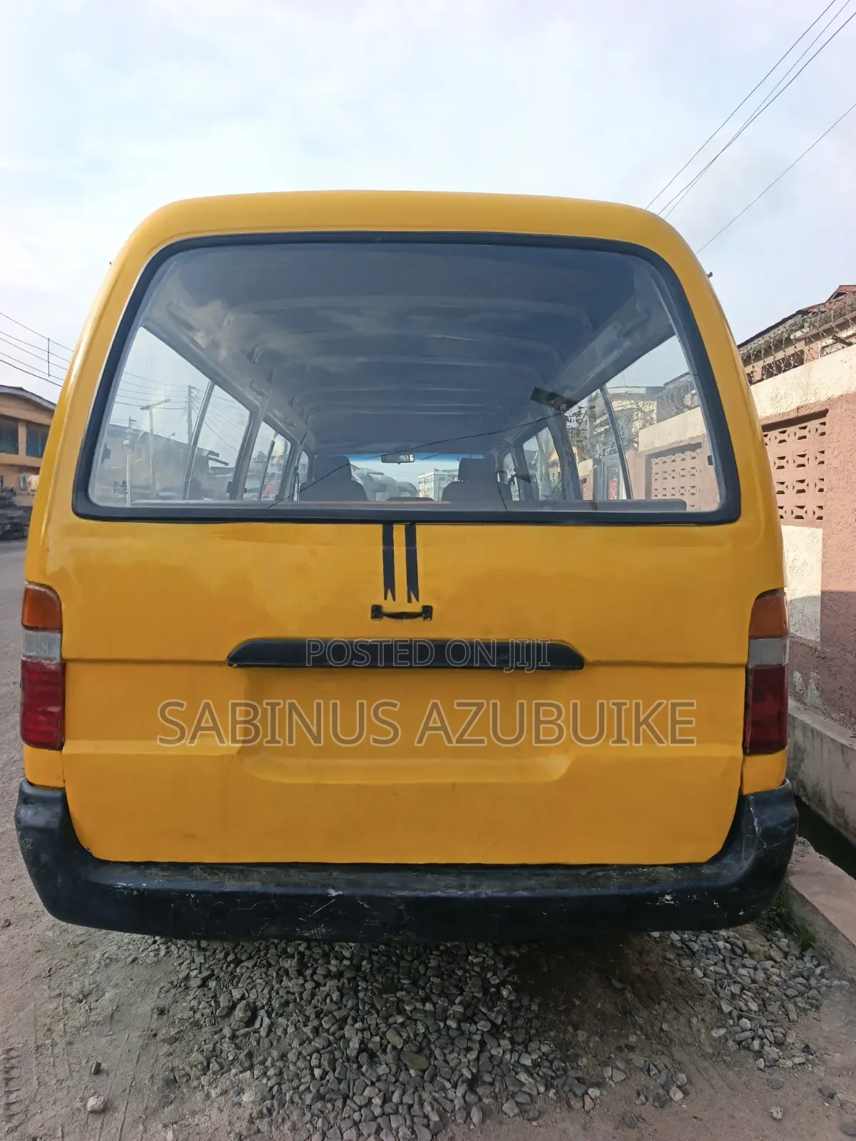 Toyota HiAce 2000 Yellow