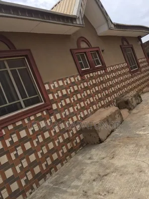 3bdrm Apartment in Usmanty for rent