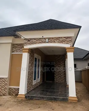 2bdrm Bungalow in Warri for sale