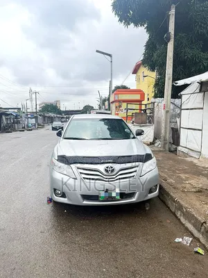 Toyota Camry 2010 Silver
